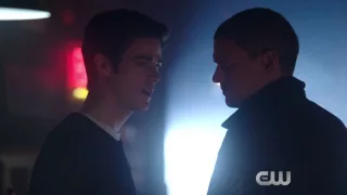 Barry Allen Asks Captain Cold for Help in «The Flash» – «Rogue Air»