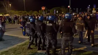 ULTRAS SHOCK, scontri con la polizia dopo Udinese-Napoli 😨 Dacia Arena di Udine