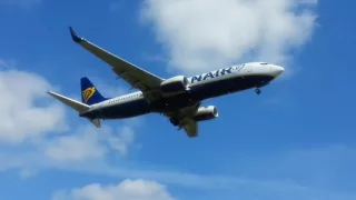 Ryanair 737-800 Landing at Birmingham Airport | BHX