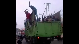 Ultah 24 april Smk Chimoet 17042 bekasi nyali vs Smk Ypn73 Bogor tekbal . Banyak yang nyambut.