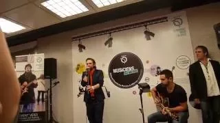 Clément Verzi_Elle est d'ailleurs_Showcase dans le métro Station Gare de Lyon