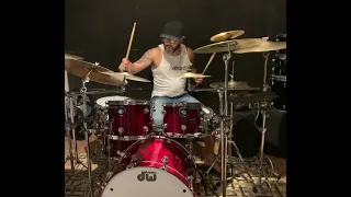 Don't Stop Believin'Canção de Journey (drum cover). Journey