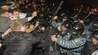 Violent protests as Ukraine delays signing trade deal