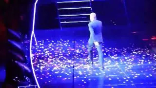 Michael Bublé - All you need is love/Burning Love (Ziggo Dome)