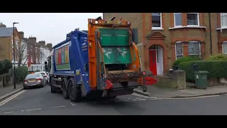 Lambeth council Dennis elite 6 emptying green and Black bins