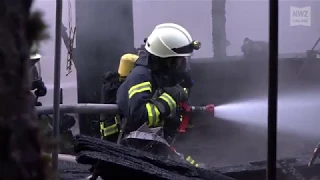 Feuerwehren bekämpfen Schuppenbrand in Borbeck