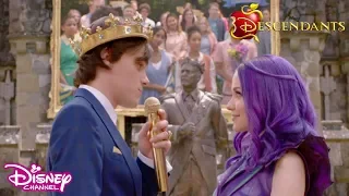 Sneek Peak 🤩 | Descendants 3 🍎 | Disney Arabia