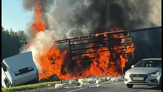 BMW разорвало на части о фуру: два человека сгорели в страшном ДТП в Тюменской области