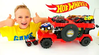 Vlad i Nikita bawią się z Hot Wheels Monster Trucks