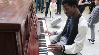 Man Wows Crowd with Boogie Woogie Piano Skills at St Pancras Station.