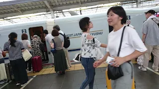 2019年8月14日 さくら560号先行のひかりが遅れて発車し信号待ちをする間に乗車を済ませ2分遅れて発車。混雑はちょっと落ち着いた様子【台風10号直撃前日の岡山駅】