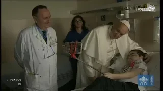 Papa Francesco visita il reparto di Oncoematologia Pediatrica della Casa Sollievo della Sofferenza