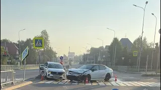 В стоящую на светофоре машину: странное ДТП в Калининграде
