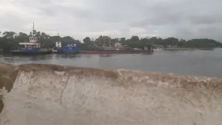 Travessa de balsa em ilha comprida para Cananéia.