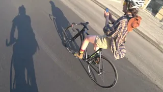 Маша Брумберг катит по Москве на фиксе / Masha Brumberg riding through Moscow