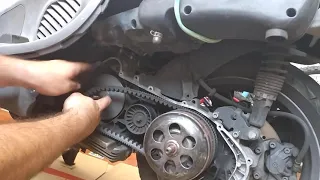 Como cambiar rodillos de variador y correa de transmision en moto scooter(piaggio x9)