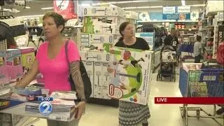 Long lines as Thanksgiving, Black Friday shopping frenzy begins