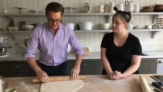 Kyle MacLachlan makes a Twin Peaks cherry pie