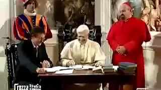 Incontro Papa Ratzinger e Commercialista - (Imitazione di Maurizio Crozza)