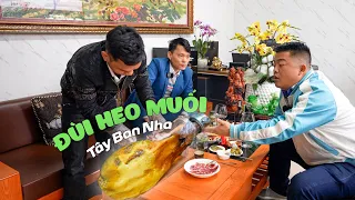 SAPA TV | MUA ĐÙI HEO MUỐI TÂY BAN NHA ĐỂ LIÊN HOAN TẤT NIÊN NHÀ HÀNG DÂN TỘC QUÁN SAPA