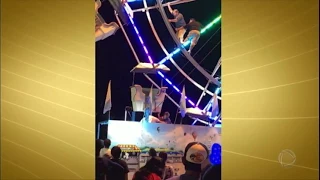 Funcionário de parque de diversões cai ao tentar arrumar roda gigante