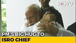 Moment When PM Modi Consoled An Emotional ISRO Chief