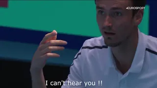 "Can you let me play?!" Medvedev angry against his coach | Australian Open 2021