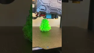 3D printer Christmas tree… printed in midair?! #shorts