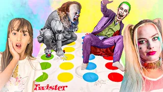 DESAFIO DO TWISTER COM AS CORES! IT A COISA, SAMARA MORGAN E CORINGA VS CANAL DA BELINHA