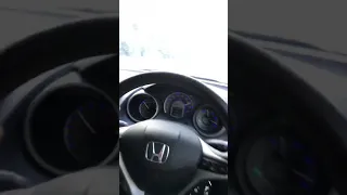 Honda Fit Hybrid зимой на трассе