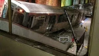 Video shows train derailing at O'Hare station
