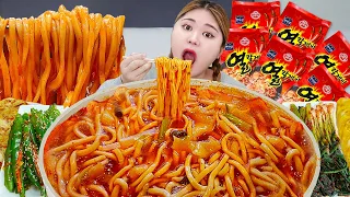 Real Mukbang 직접 만든 열칼제비 6봉지 집밥 먹방! Spicy Noodles Korean Home meal Eating Show스팸김밥 파김치 LA갈비 | HIU 하이유