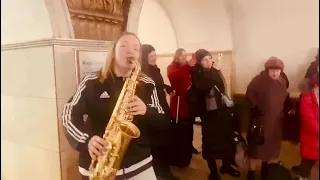 Tacata Joe Dassin saxophone cover Moscow metro busking