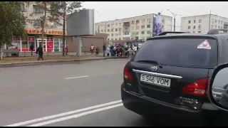 В Павлодаре женщина с ребёнком провалились под асфальт.