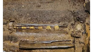 Jeweled swords found in 2,000-yr-old Chinese cemetery