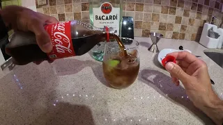 Cuba Libre ( Bacardi Rum & Coca Cola )