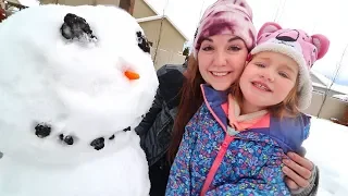 FiRST SNOWMAN this WINTER!! Adley named him Monster and Niko learns how to play in snow! ⛄