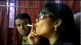 lady somking in open bus😧🤮🤮!! #lady #smoker #video