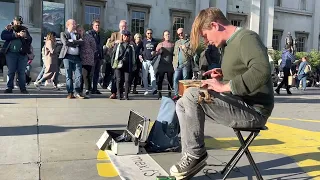 🇬🇧 [4K] OCT 2022  Mex.Fs a lap tapping guitarist performer, Trafalgar Square London