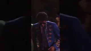 James Brown calls Michael Jackson on stage while performing It’s a Man’s World in LA 1983  #shorts