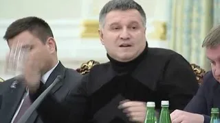 Cклянка розбрату: сварка між Аваковим і Саакашвілі