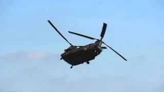 RAF Chinook getting thrown around at RAF Cosford Airshow 2013