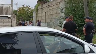 17 09 21 Подільськ.Виконавча служба виселяє родину з неповнолітнім дитя .Поліція спостерегає...