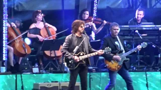 Jeff Lynne's ELO live at Wembley 2017. Concerto for a rainy day/Standin in the rain.