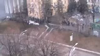 Новое видео отстрела толпы снайперами СБУ в Киеве 20.02.14 г.