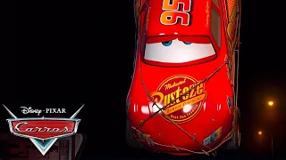 Perseguição do Relâmpago McQueen por Radiator Springs | Pixar Carros