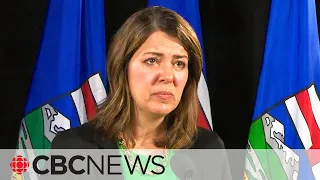 Danielle Smith defends UCP health plans in Alberta after protesters interrupt event