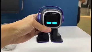 cozmo vs Emo robot