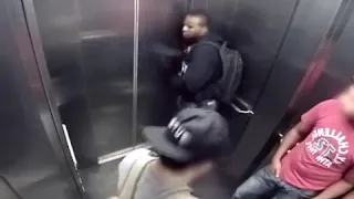 Peido no elevador