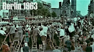 Berlin 1963 - Watching Kennedy am Ku´damm - Zuschauer auf Leitern - Kranzler Eck